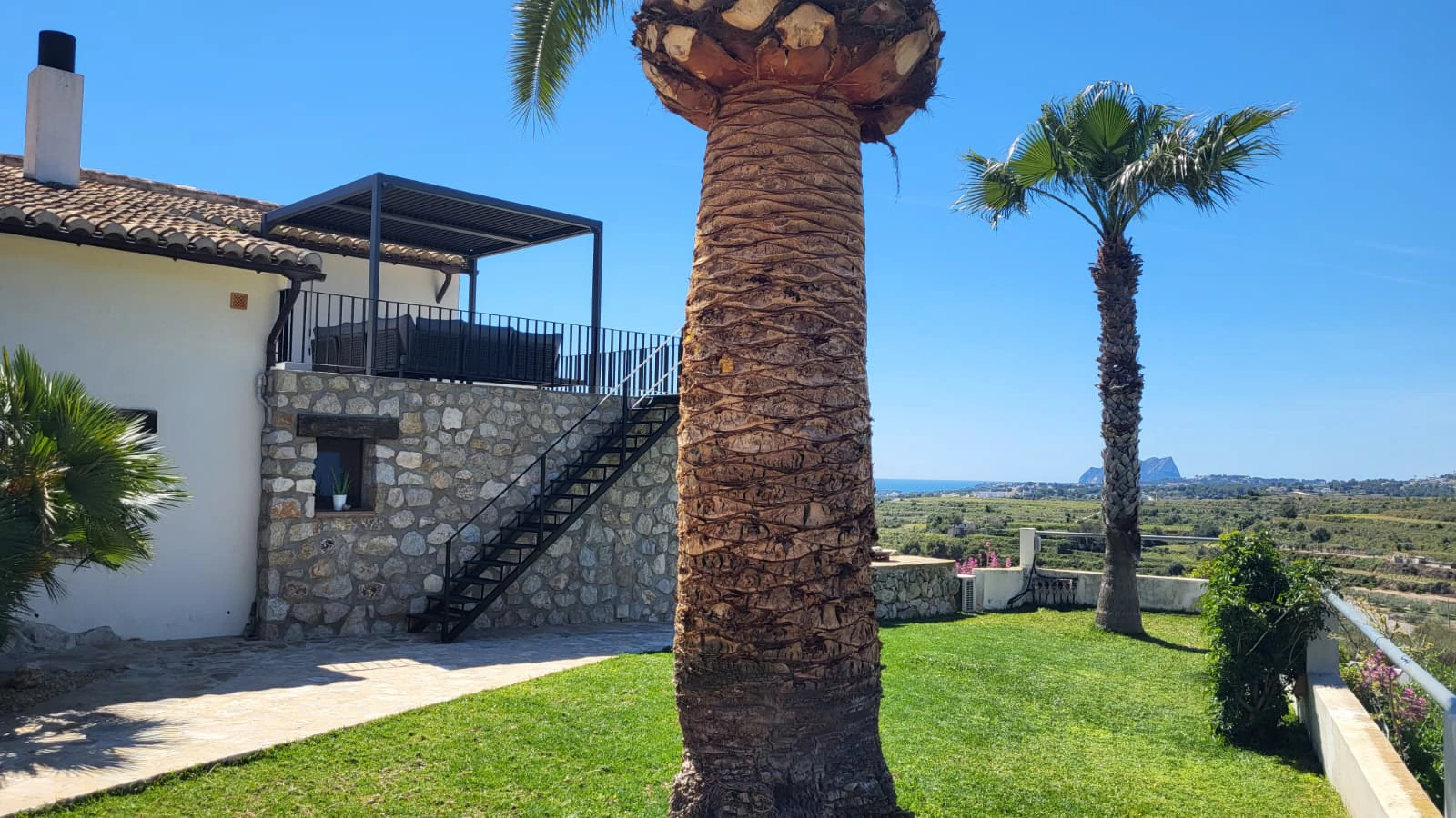 Casa en venta de 2 dormitorios con piscina privada y garaje