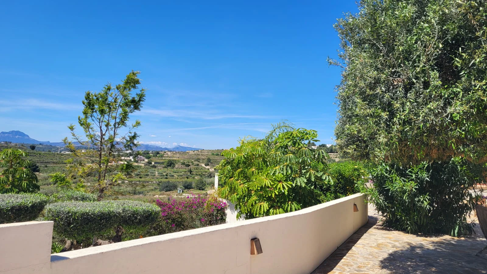 Casa en venta de 2 dormitorios con piscina privada y garaje