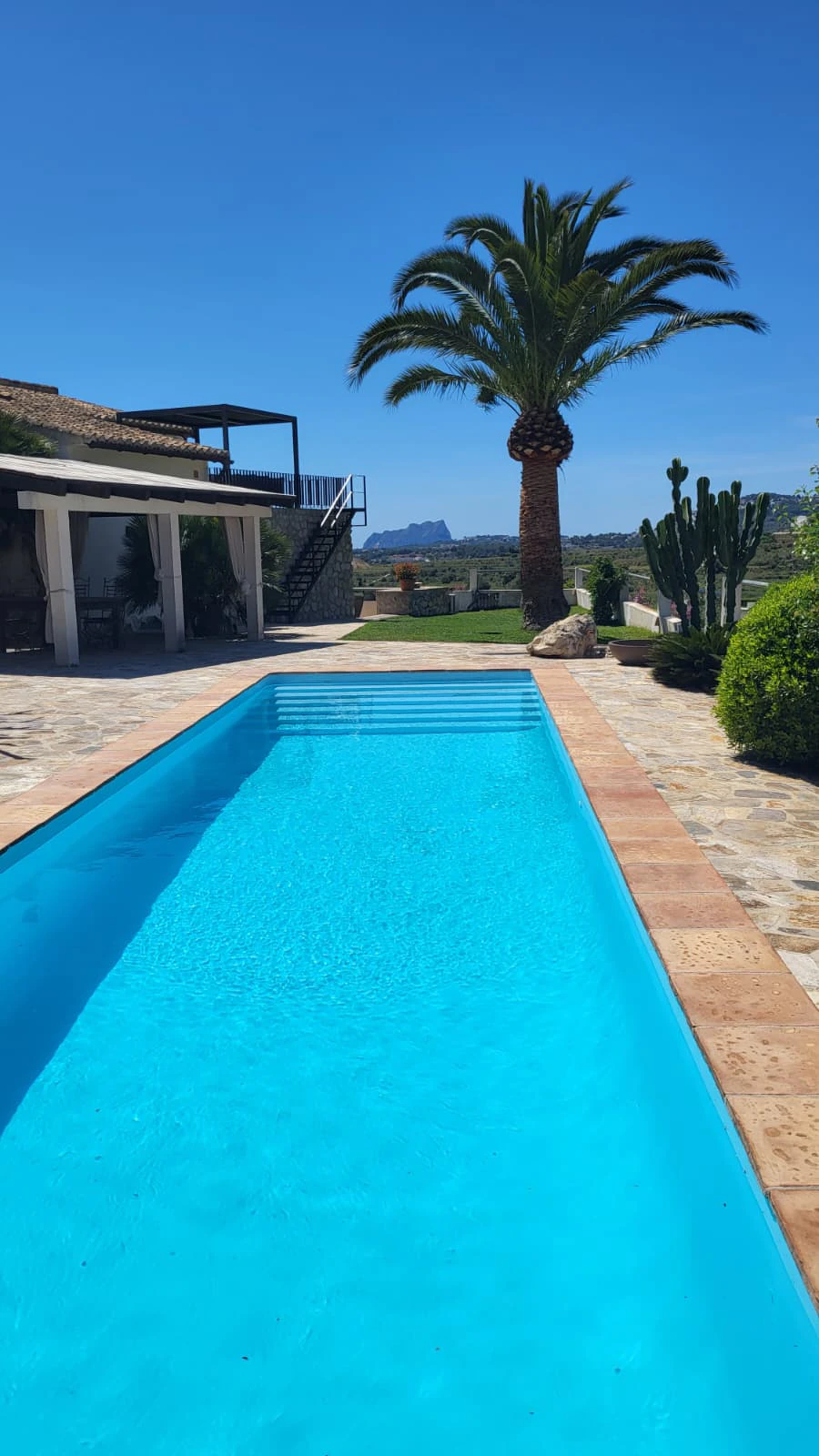 Casa en venta de 2 dormitorios con piscina privada y garaje