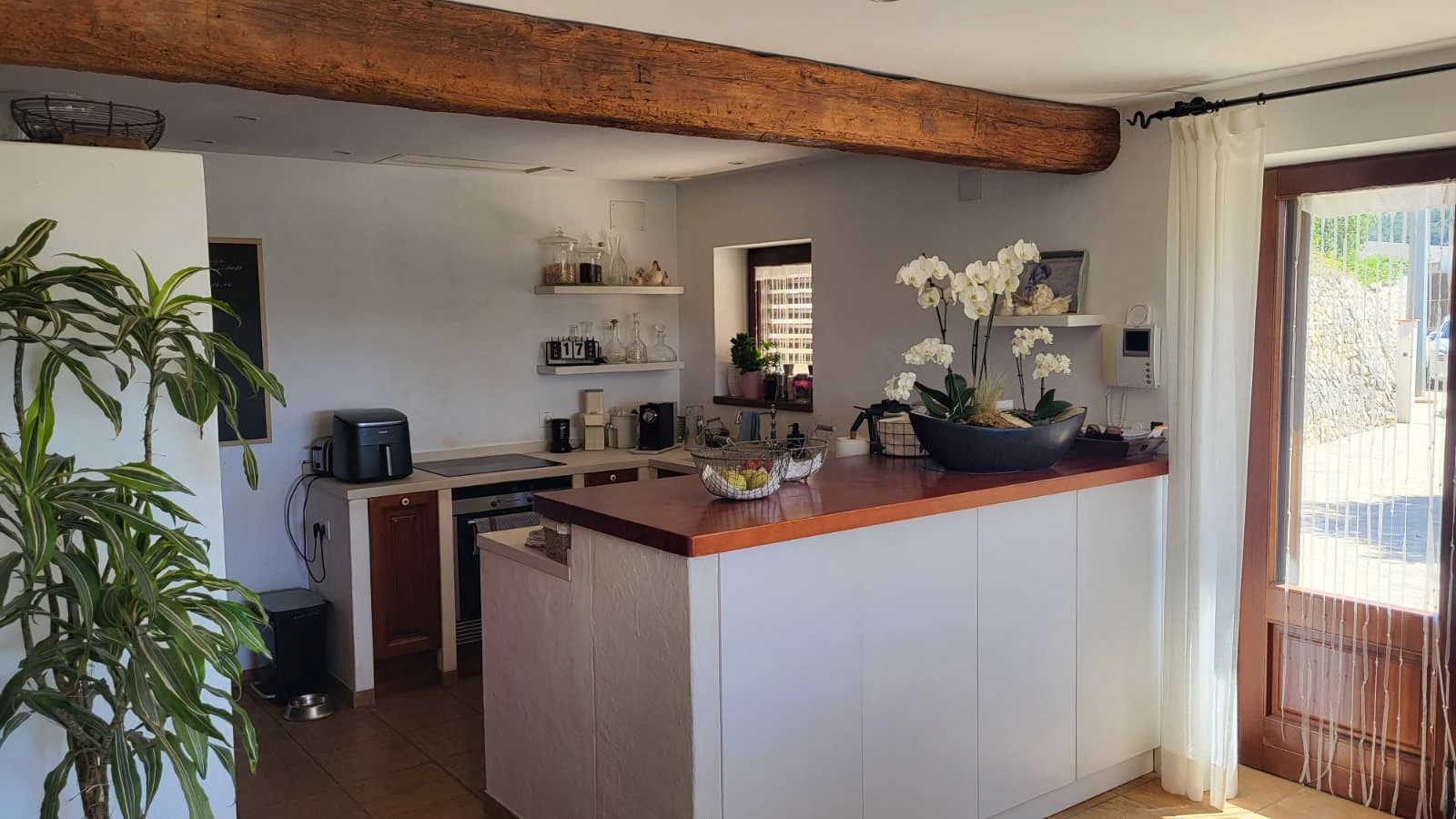 Casa en venta de 2 dormitorios con piscina privada y garaje