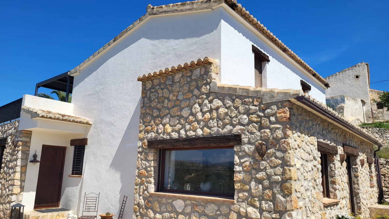 Casa en venta de 2 dormitorios con piscina privada y garaje
