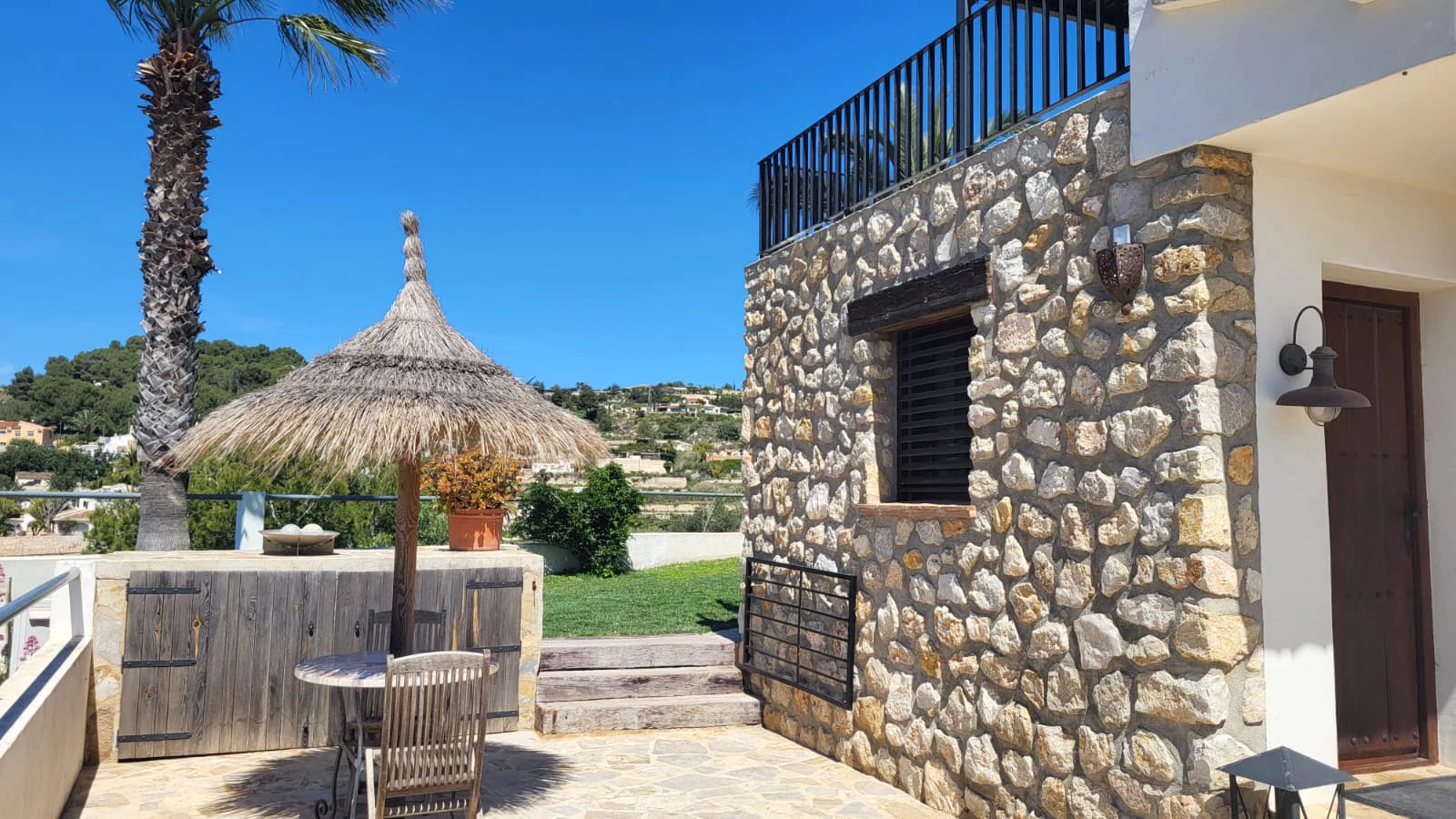 Casa en venta de 2 dormitorios con piscina privada y garaje