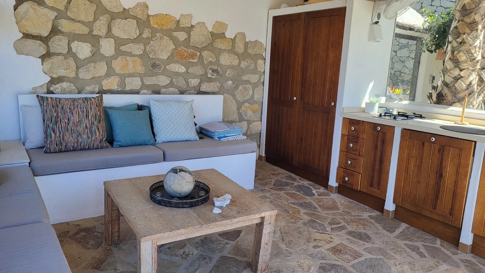 Casa en venta de 2 dormitorios con piscina privada y garaje