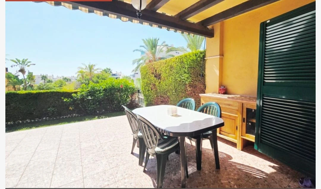 Se vende urgente precioso bungalow con 3 dormitotios , piscina y pocas vistas al mar