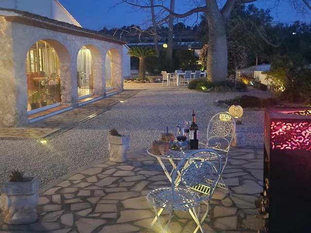 Finca en venta con piscina privada en entorno tranquilo cerca de Teulada
