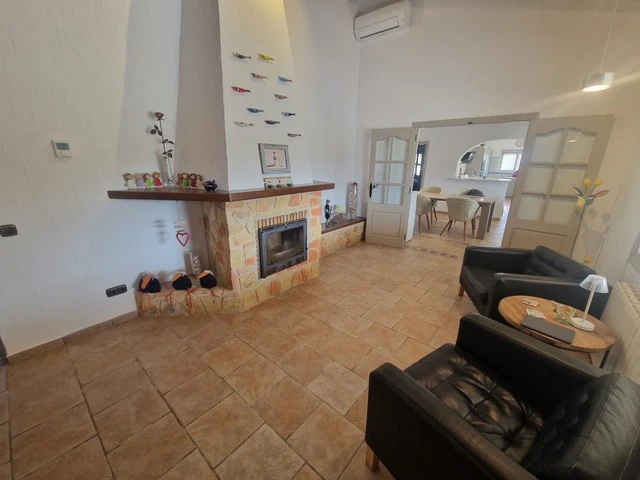 Finca en venta con piscina privada en entorno tranquilo cerca de Teulada