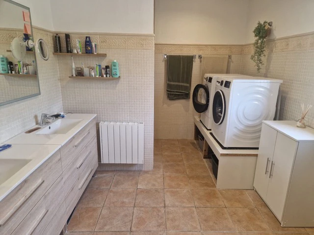 Finca en venta con piscina privada en entorno tranquilo cerca de Teulada