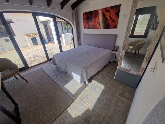 Finca en venta con piscina privada en entorno tranquilo cerca de Teulada