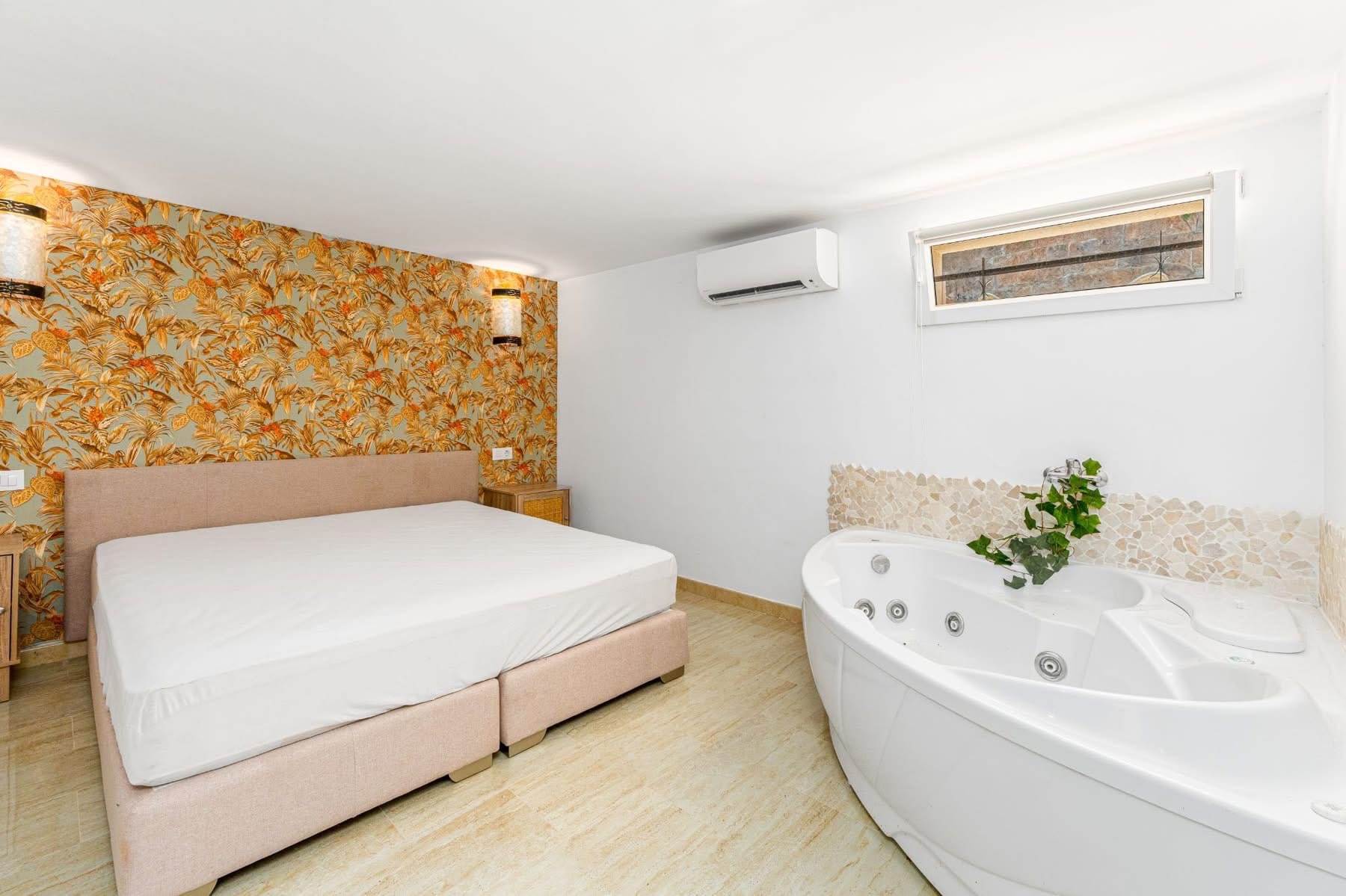 STUNNING VILLA WITH SOUTHEAST ORIENTATION FOR SALE IN ALBIR WITH POOL, SAUNA, AND BAR AREA