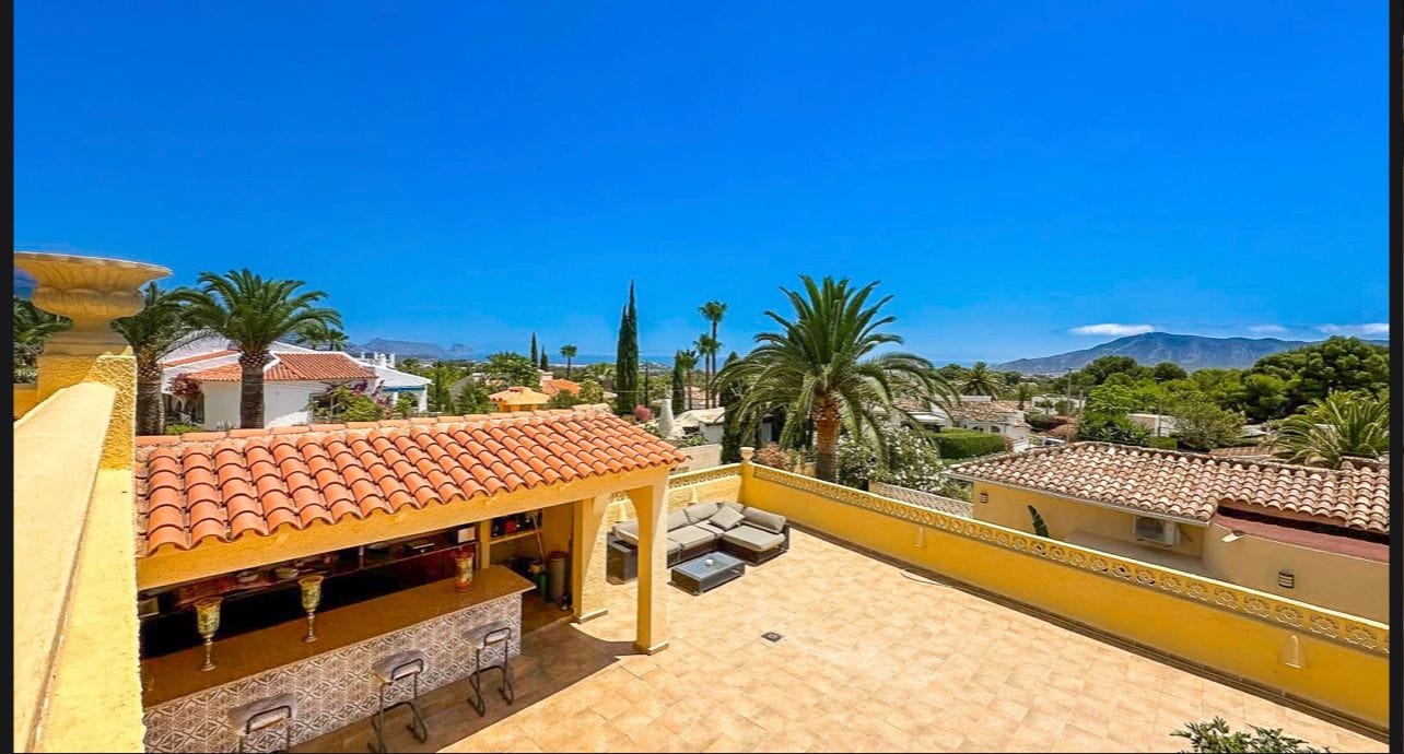 Renovated Mediterranean Chalet with Garage for Sale in Alfaz del Pi