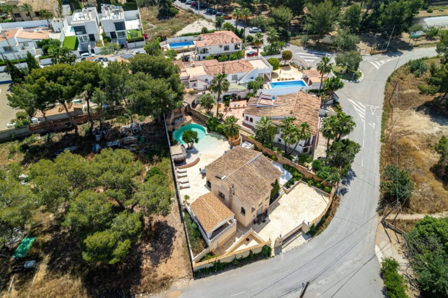 STUNNING VILLA WITH SOUTHEAST ORIENTATION FOR SALE IN ALBIR WITH POOL, SAUNA, AND BAR AREA
