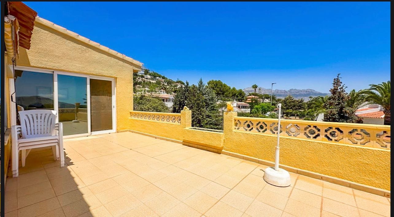 Renovated Mediterranean Chalet with Garage for Sale in Alfaz del Pi