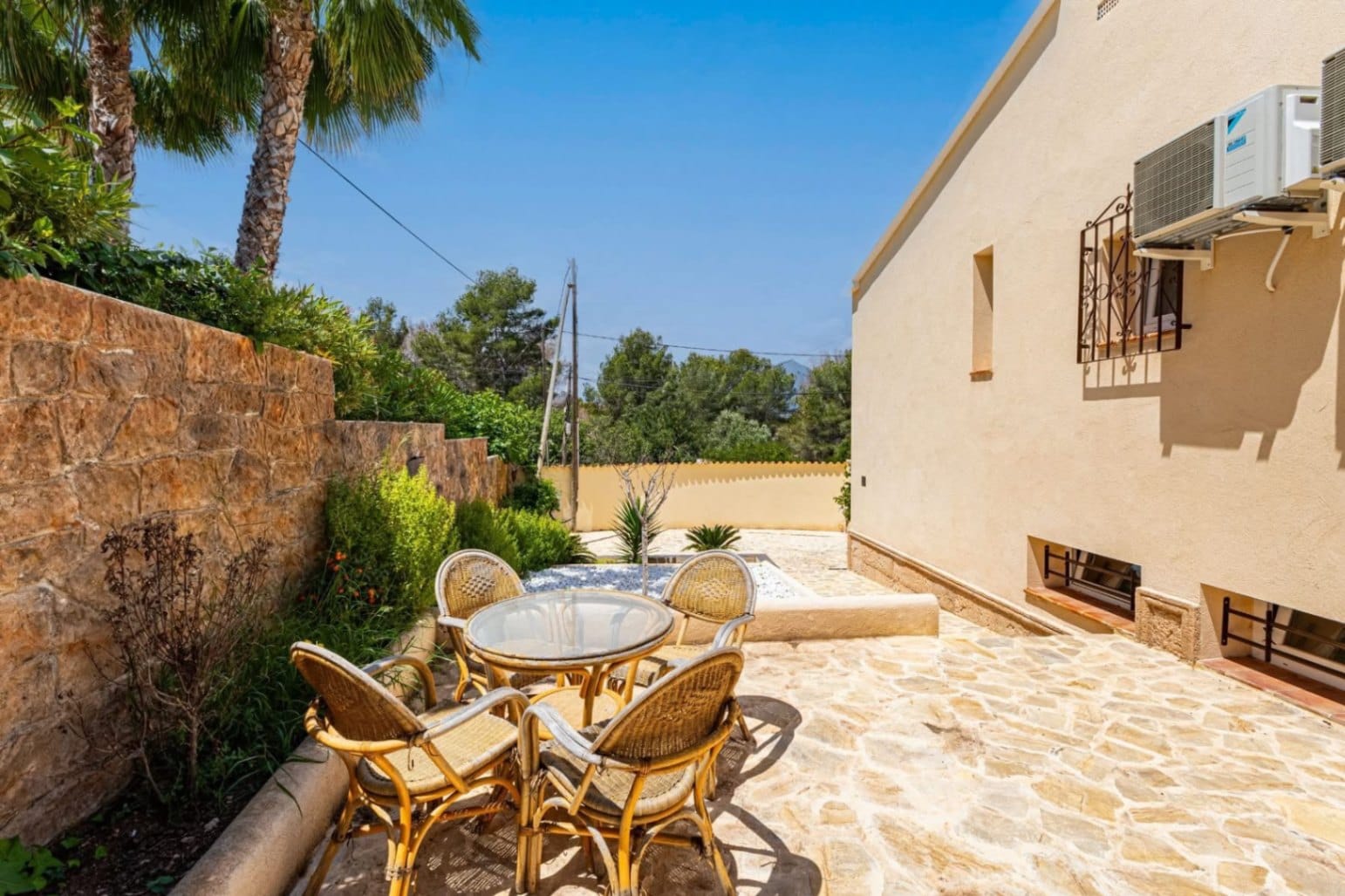 STUNNING VILLA WITH SOUTHEAST ORIENTATION FOR SALE IN ALBIR WITH POOL, SAUNA, AND BAR AREA