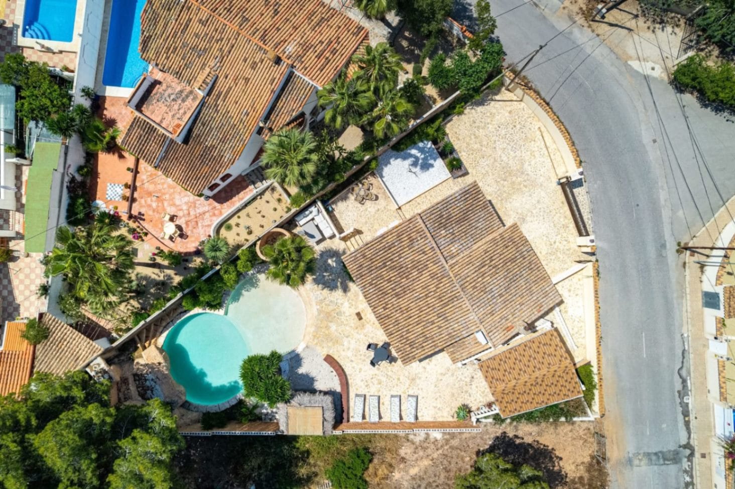 STUNNING VILLA WITH SOUTHEAST ORIENTATION FOR SALE IN ALBIR WITH POOL, SAUNA, AND BAR AREA