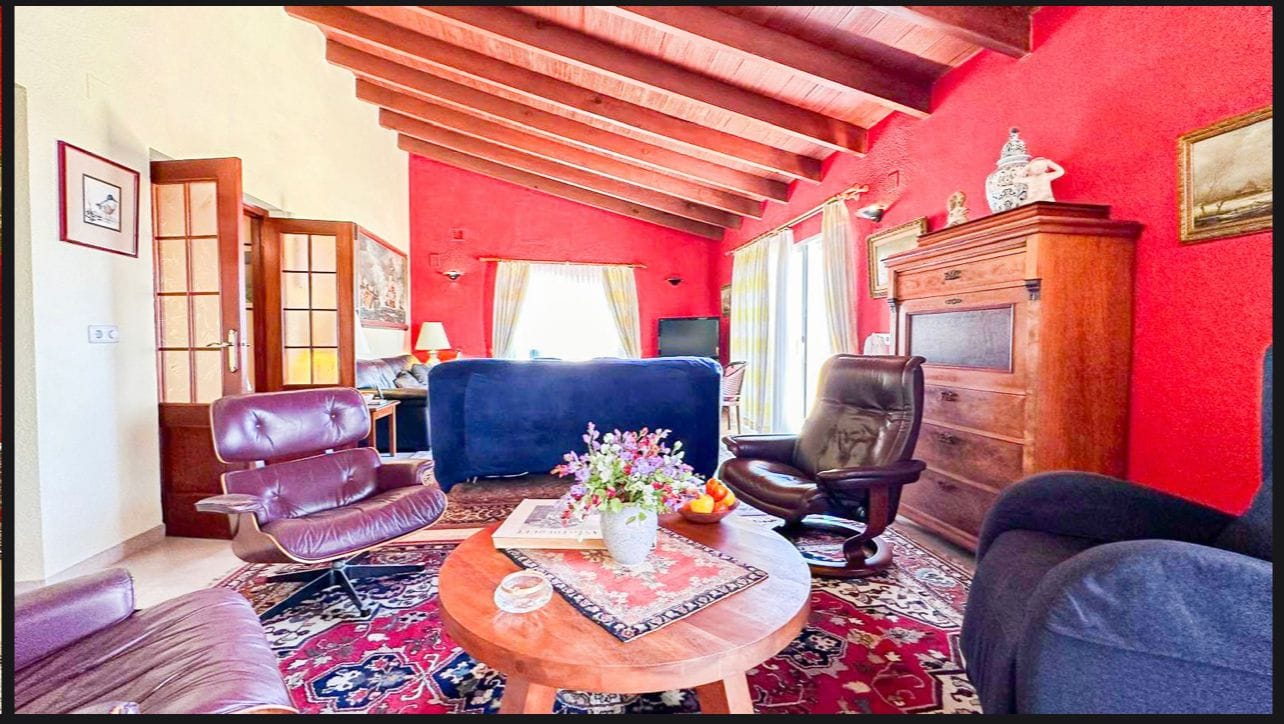 Renovated Mediterranean Chalet with Garage for Sale in Alfaz del Pi