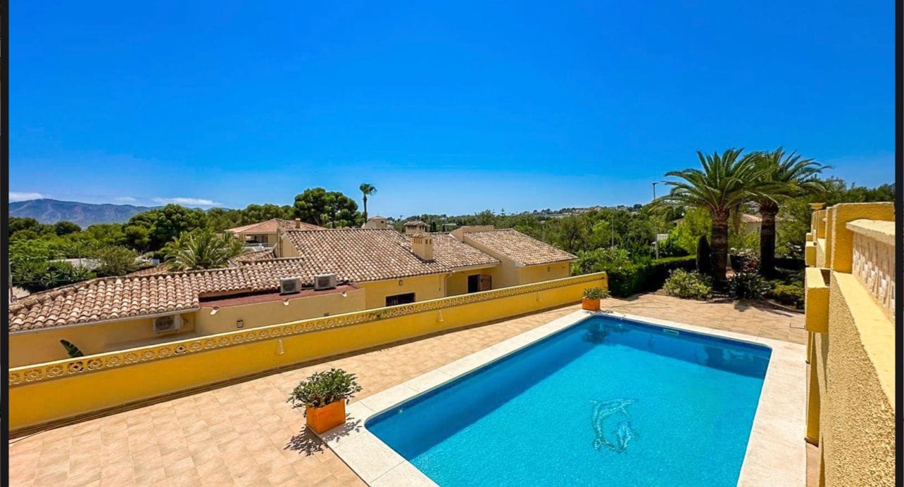 Renovated Mediterranean Chalet with Garage for Sale in Alfaz del Pi