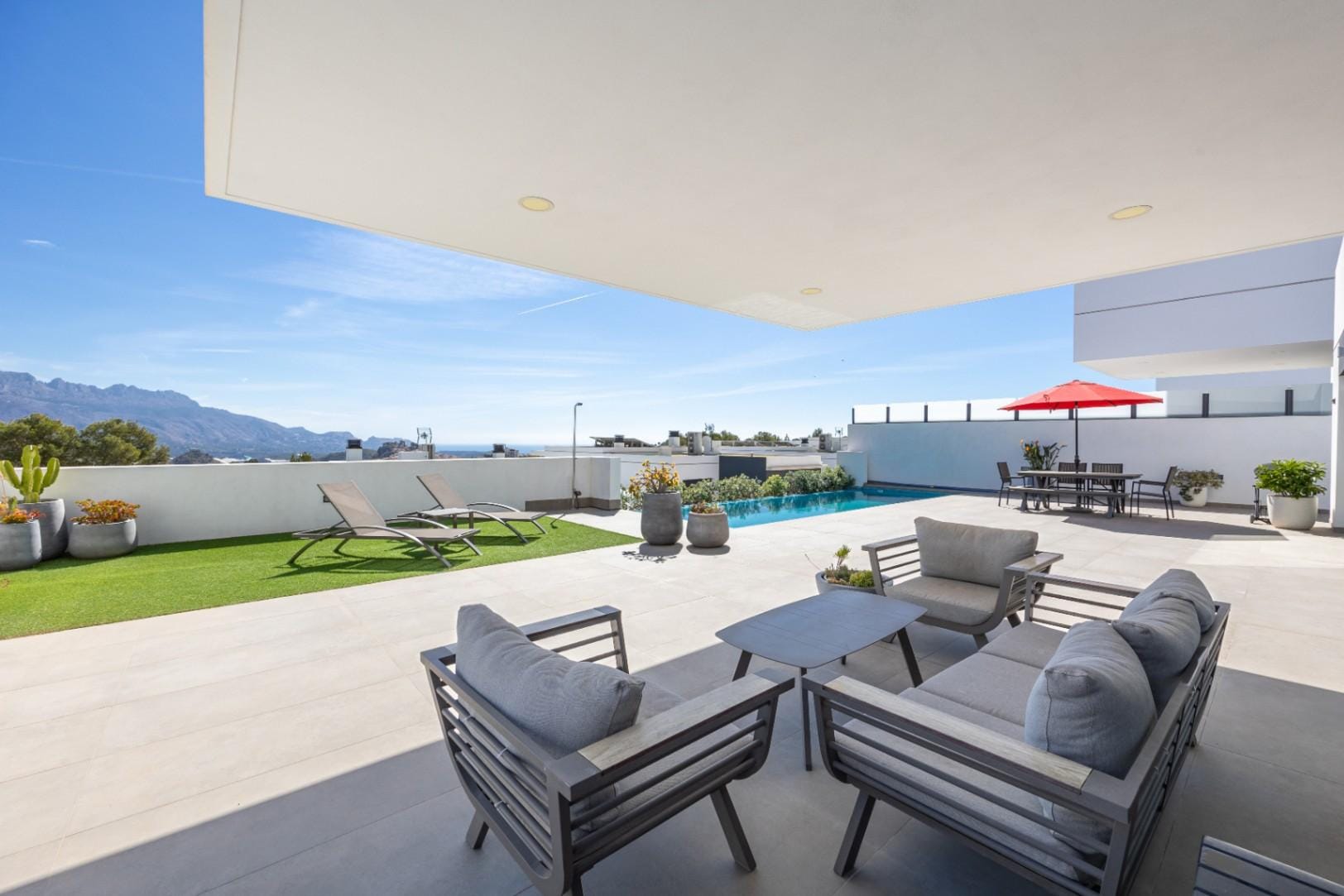 Modern Villa with a Pool for Sale in Polop
