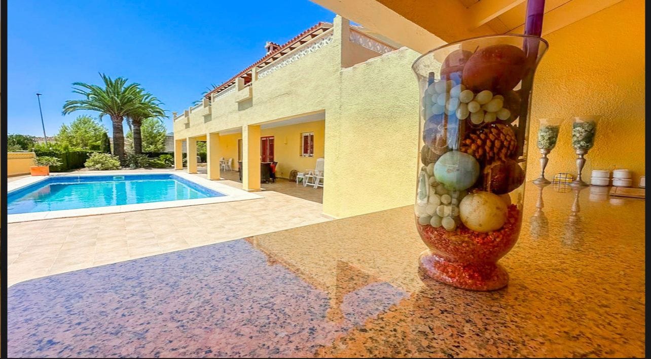 Renovated Mediterranean Chalet with Garage for Sale in Alfaz del Pi