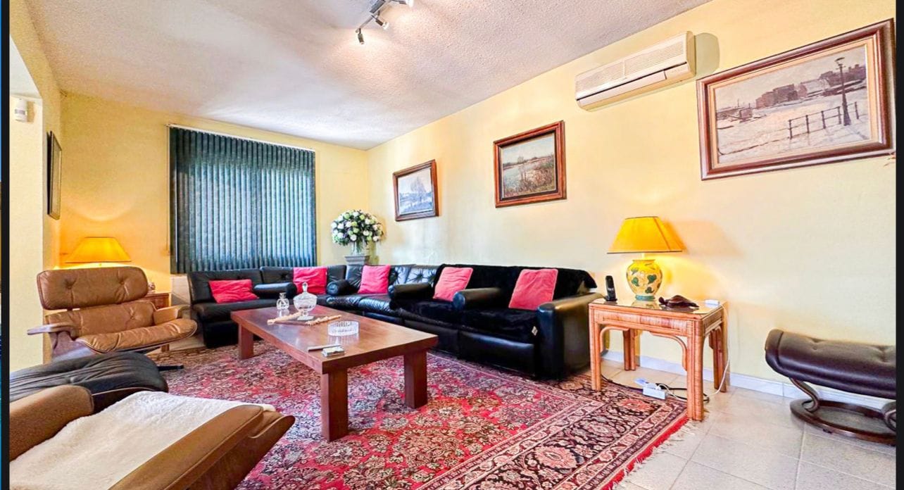 Renovated Mediterranean Chalet with Garage for Sale in Alfaz del Pi