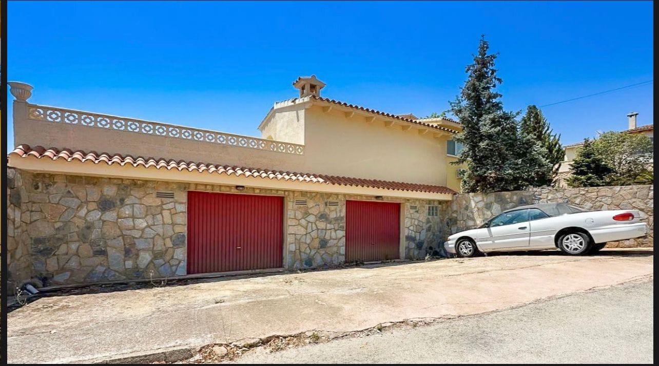 Renovated Mediterranean Chalet with Garage for Sale in Alfaz del Pi