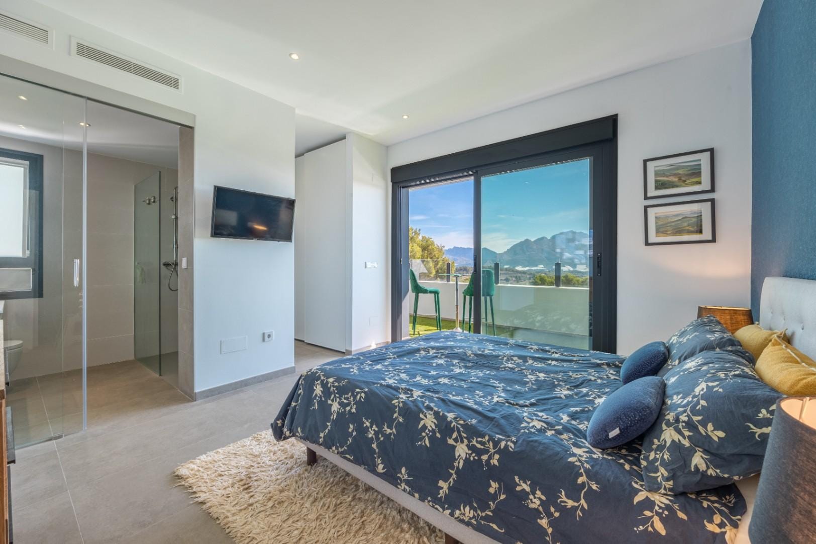 Modern Villa with a Pool for Sale in Polop