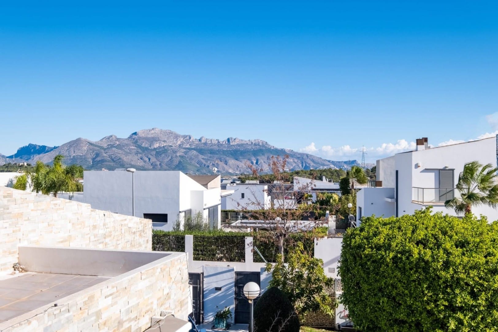 Modern villa with heated pool, cinema room, and sauna for sale in Polop.