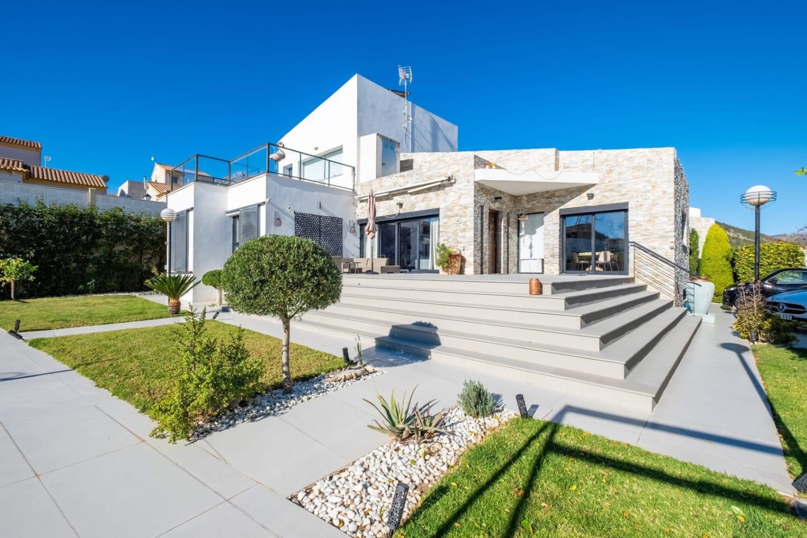 Modern villa with heated pool, cinema room, and sauna for sale in Polop.