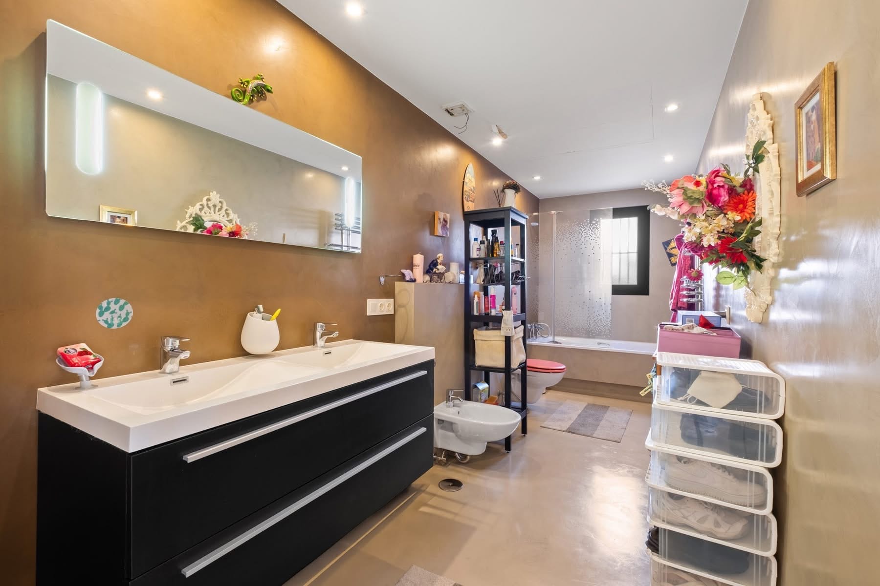 Modern villa with heated pool, cinema room, and sauna for sale in Polop.