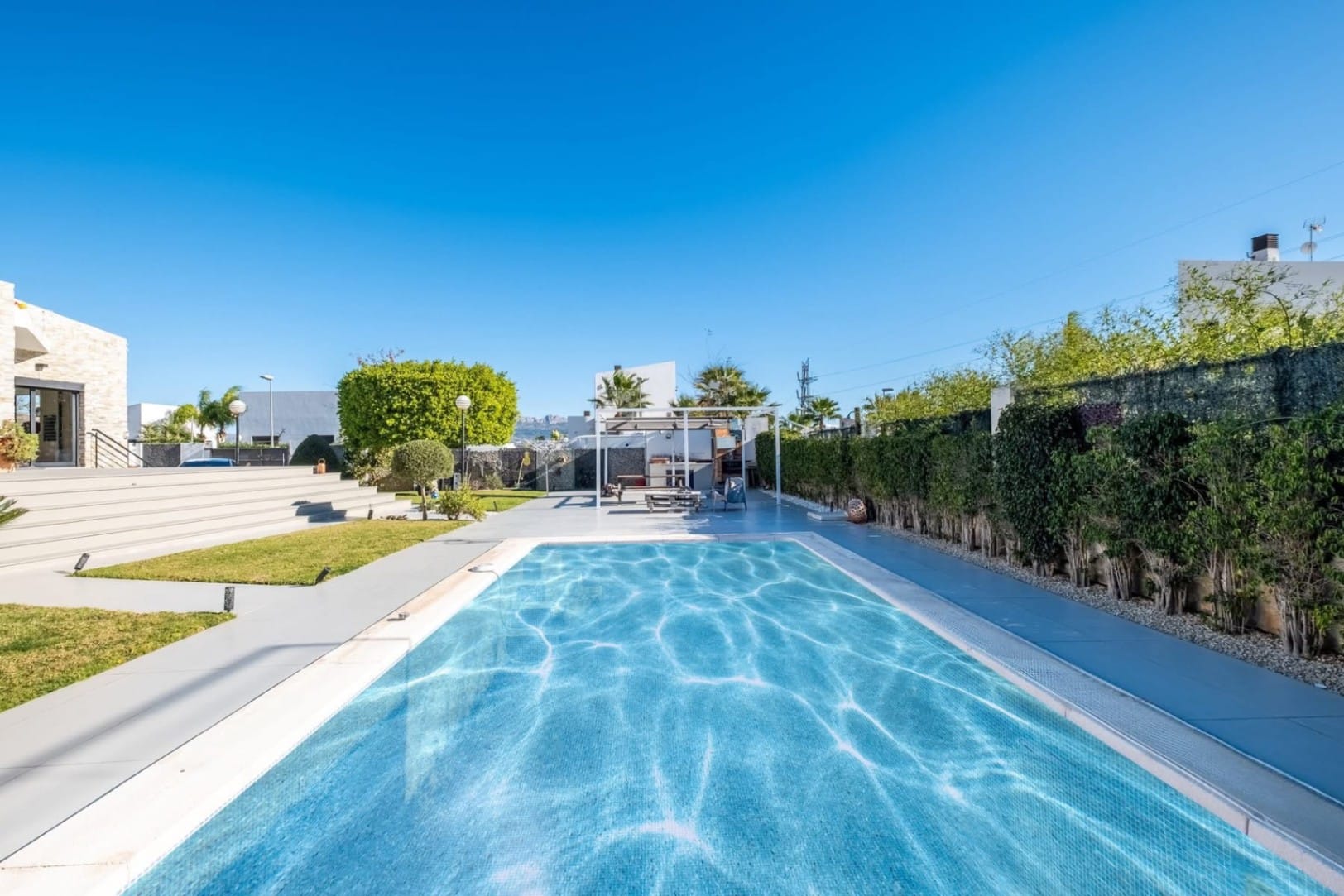 Modern villa with heated pool, cinema room, and sauna for sale in Polop.