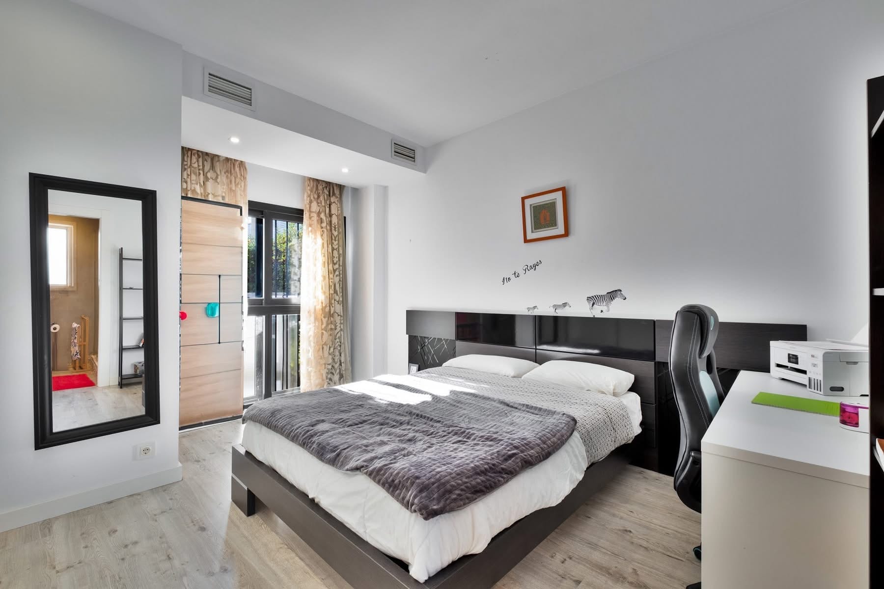 Modern villa with heated pool, cinema room, and sauna for sale in Polop.