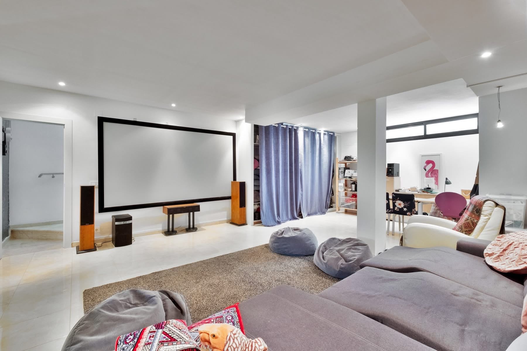 Modern villa with heated pool, cinema room, and sauna for sale in Polop.