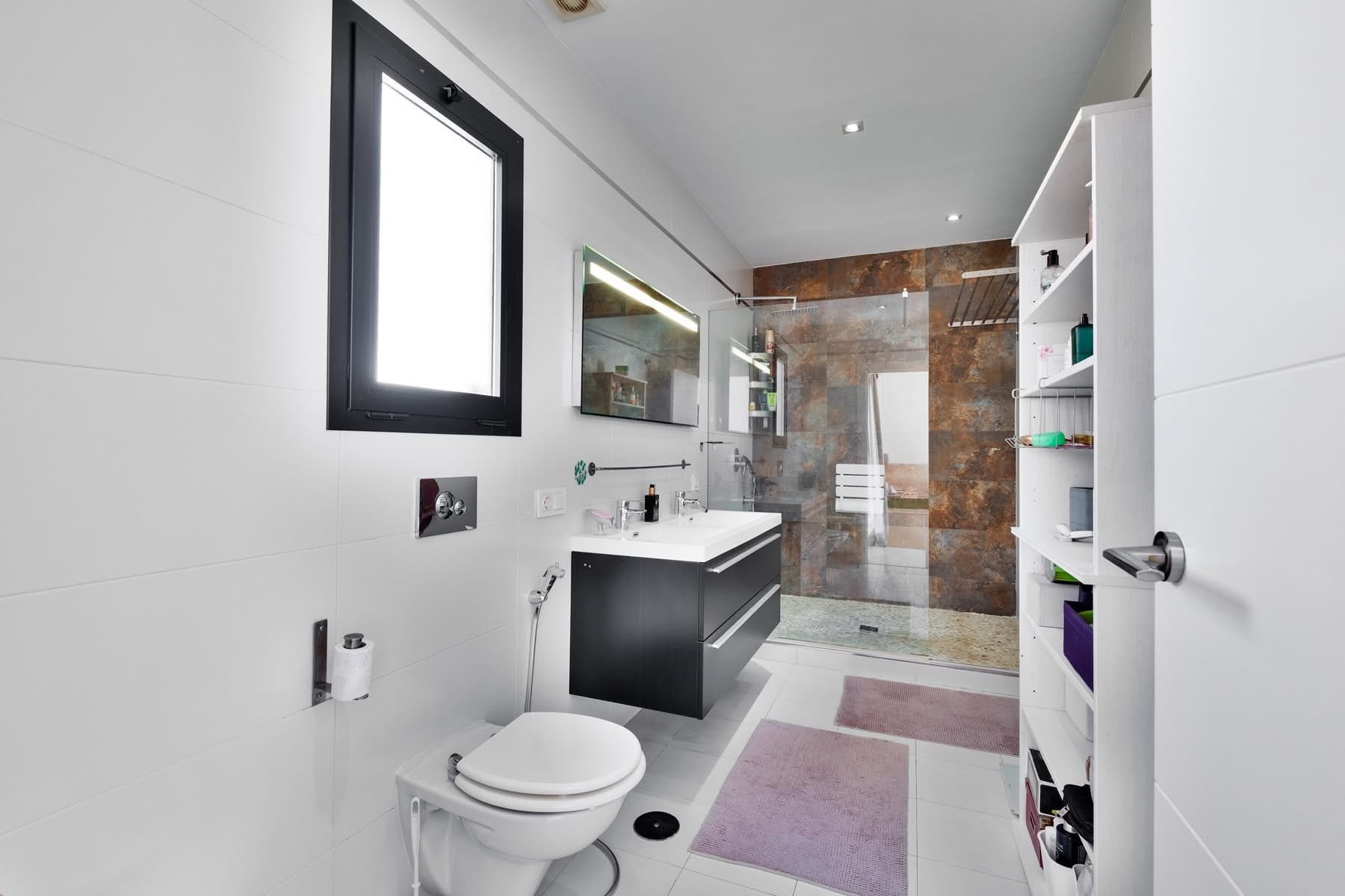 Modern villa with heated pool, cinema room, and sauna for sale in Polop.