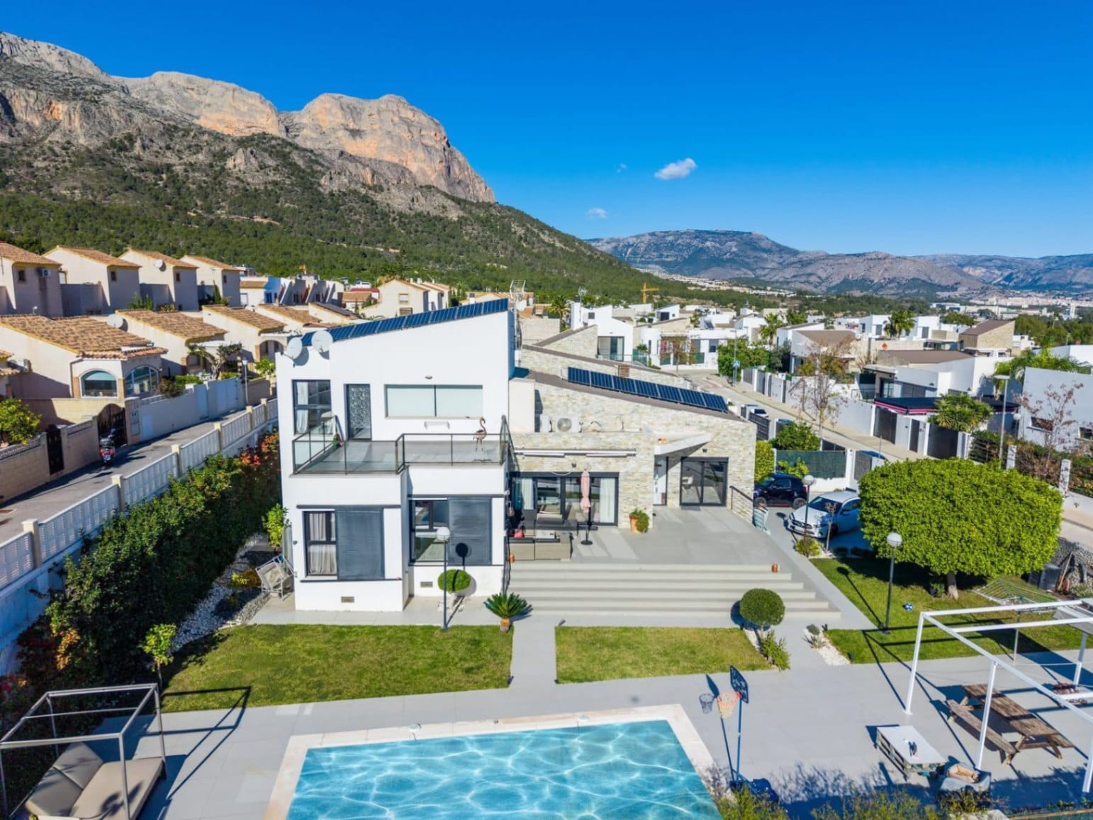 Modern villa with heated pool, cinema room, and sauna for sale in Polop.