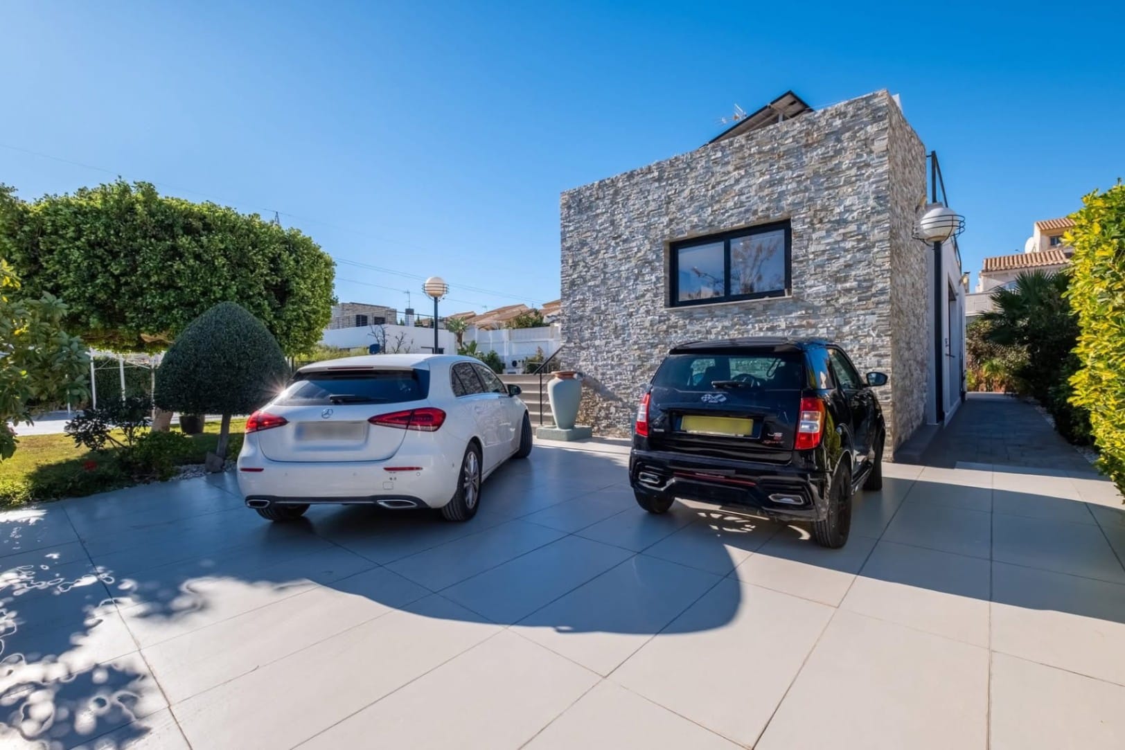 Modern villa with heated pool, cinema room, and sauna for sale in Polop.
