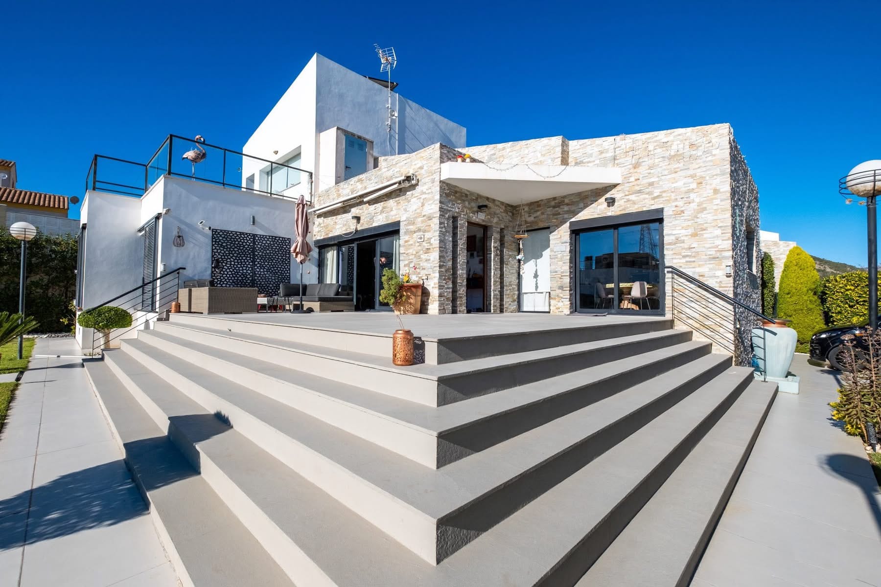 Modern villa with heated pool, cinema room, and sauna for sale in Polop.