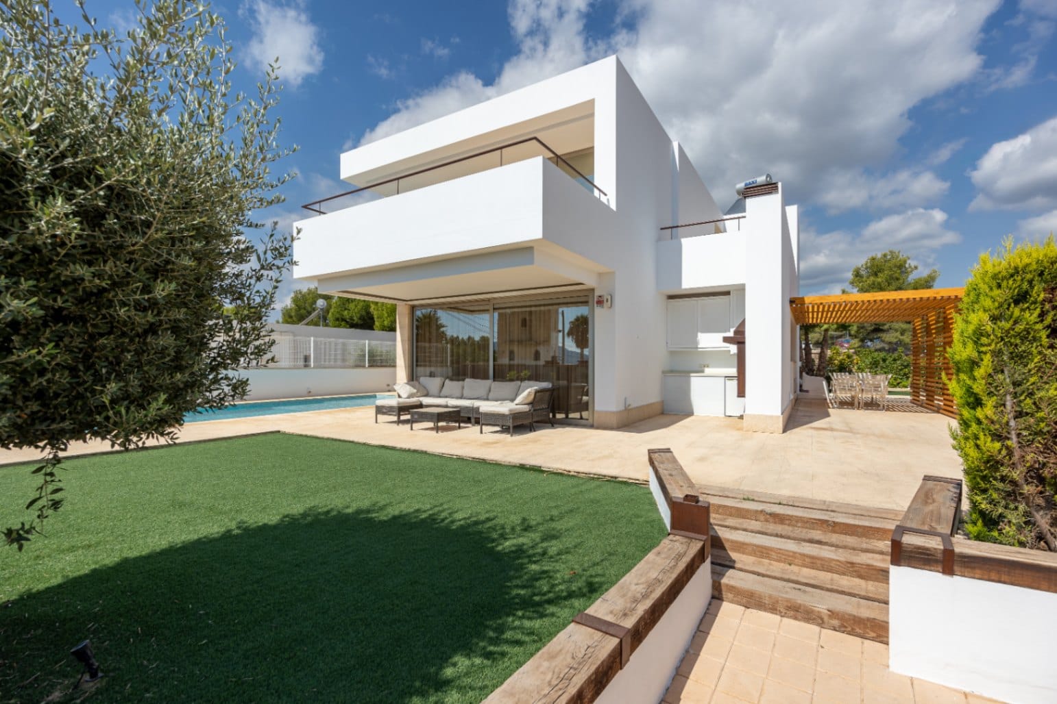 Mediterranean Luxury Living in La Nucía with Sea Views