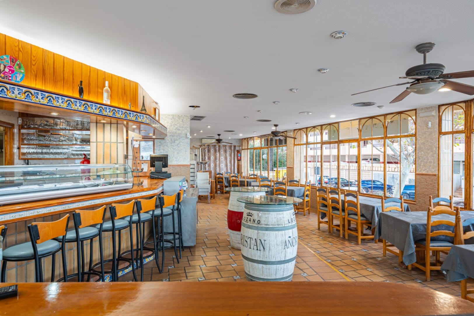 Exceptional investment facing the sea: Restaurant for sale on the Paseo de Calpe.