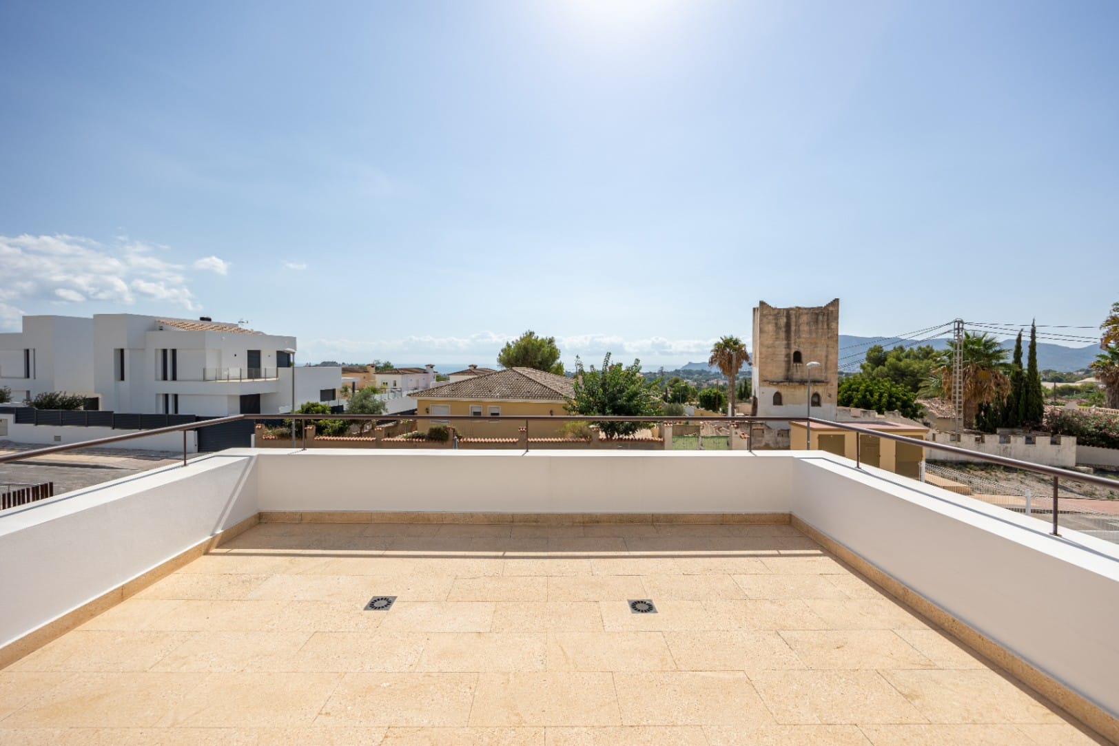 Mediterranean Luxury Living in La Nucía with Sea Views