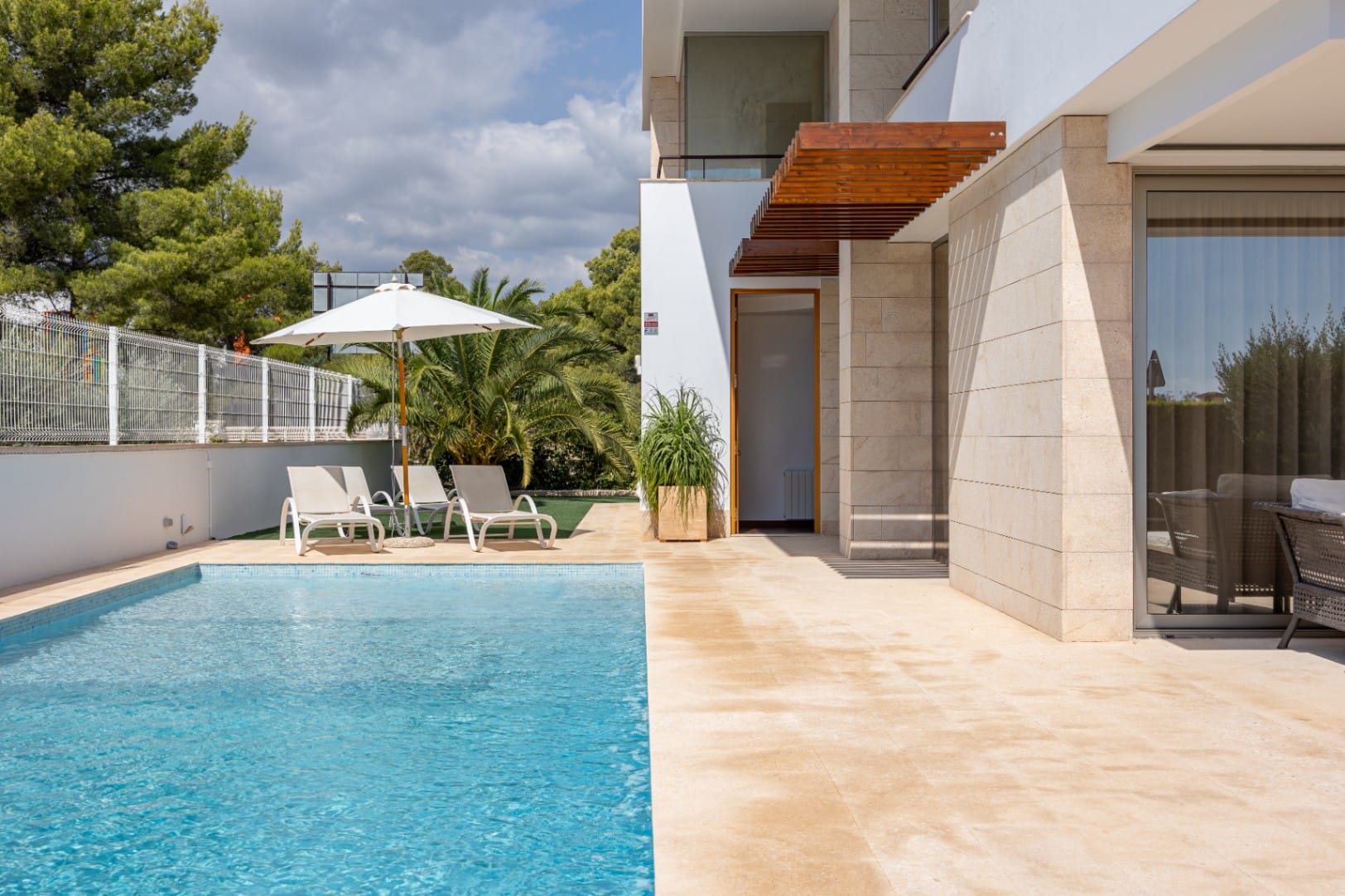 Mediterranean Luxury Living in La Nucía with Sea Views