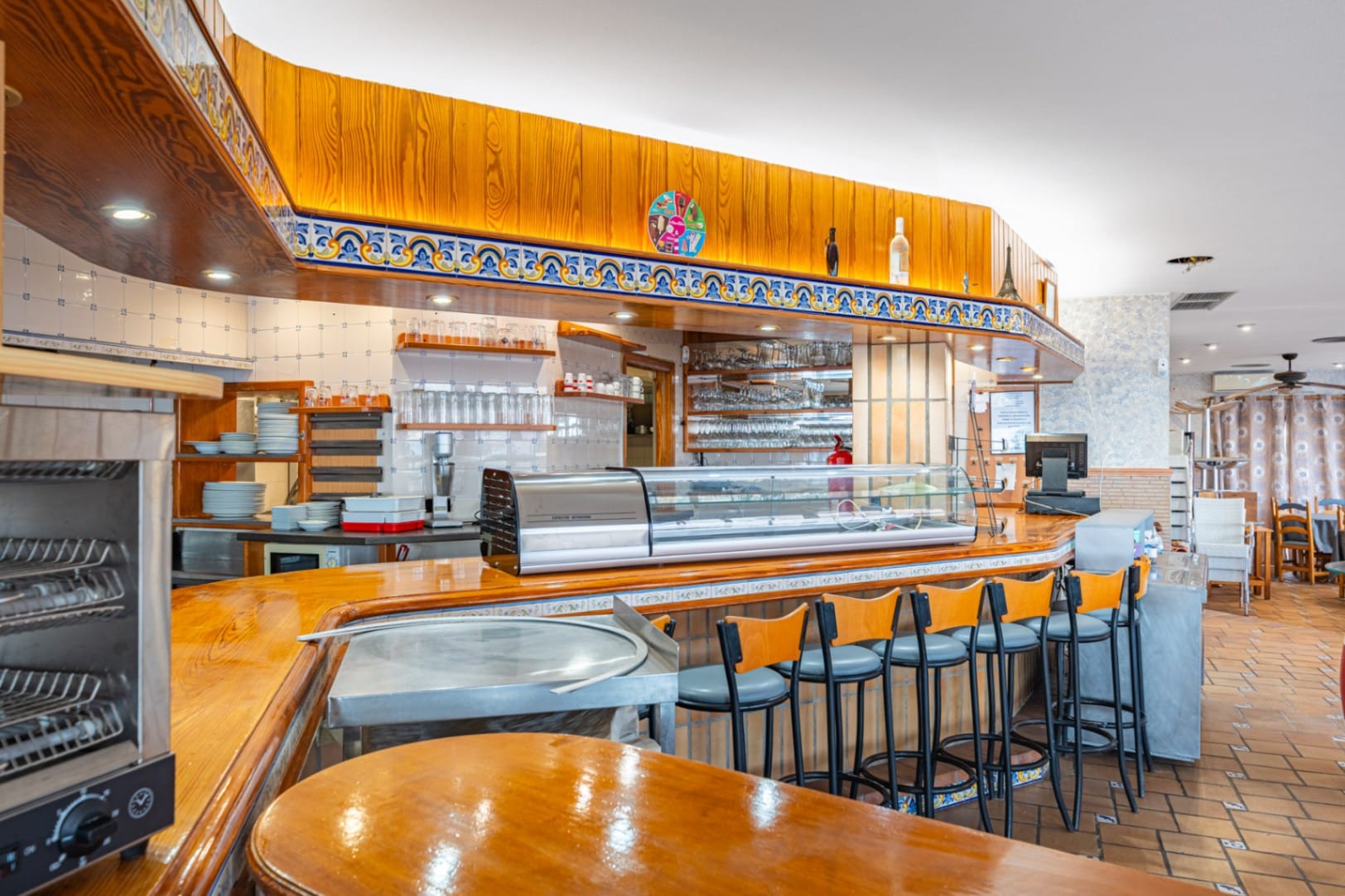 Exceptional investment facing the sea: Restaurant for sale on the Paseo de Calpe.