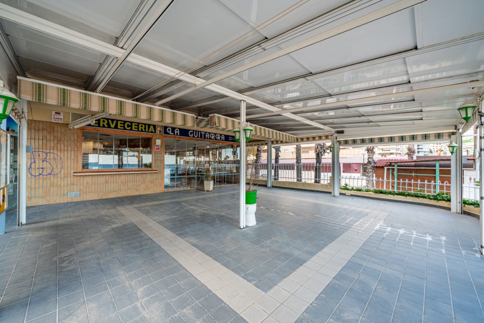Exceptional investment facing the sea: Restaurant for sale on the Paseo de Calpe.