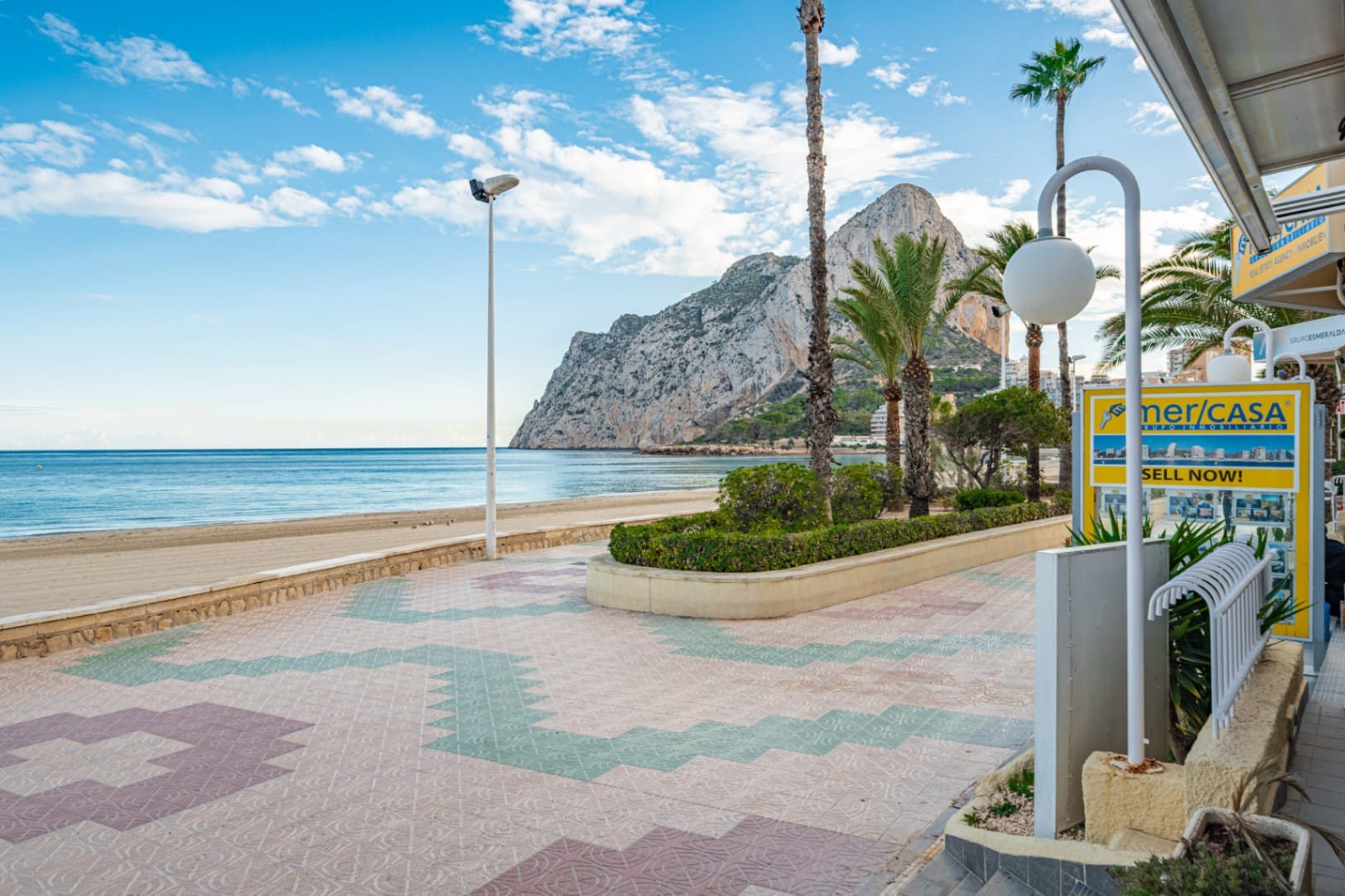 Exceptional investment facing the sea: Restaurant for sale on the Paseo de Calpe.