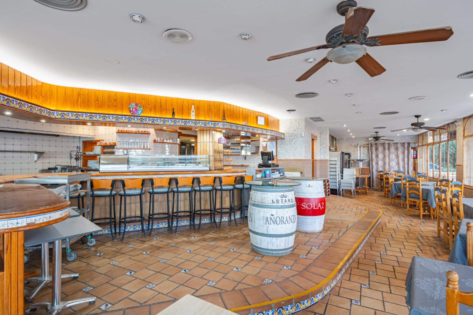 Exceptional investment facing the sea: Restaurant for sale on the Paseo de Calpe.
