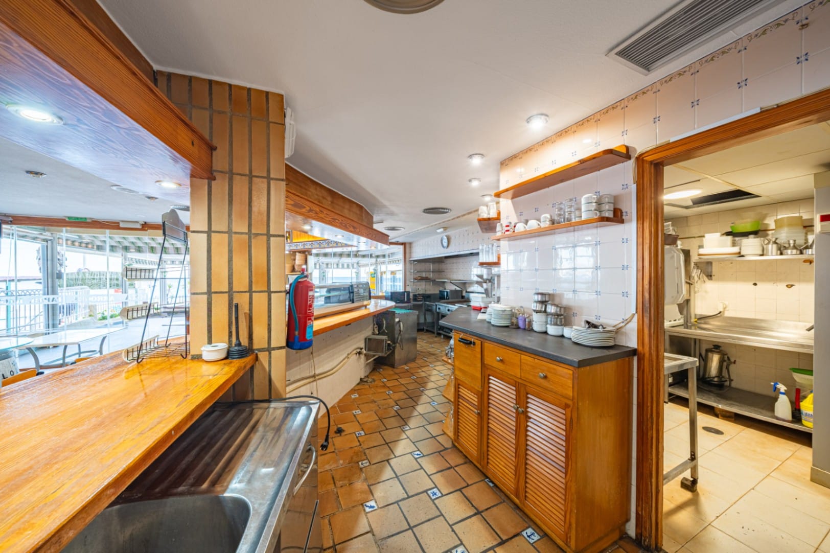 Exceptional investment facing the sea: Restaurant for sale on the Paseo de Calpe.