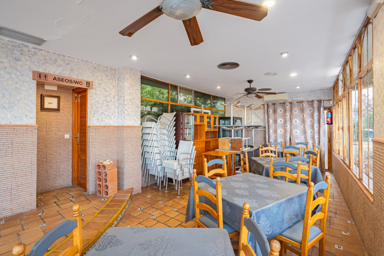 Exceptional investment facing the sea: Restaurant for sale on the Paseo de Calpe.