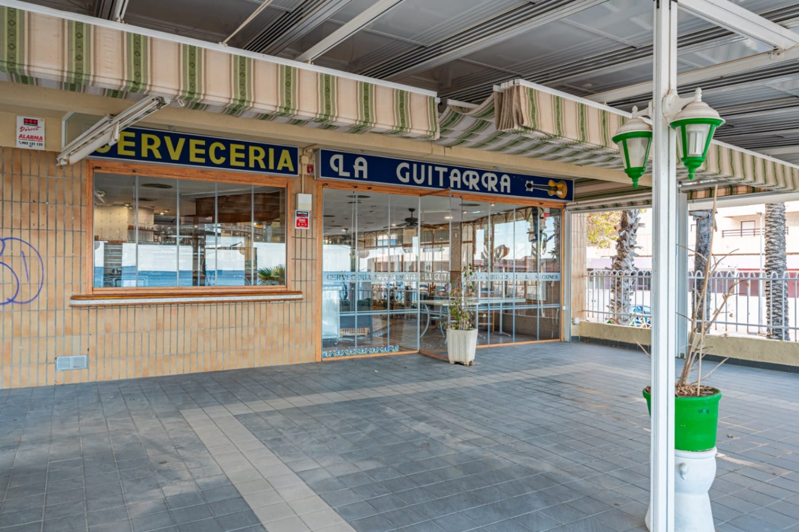 Exceptional investment facing the sea: Restaurant for sale on the Paseo de Calpe.
