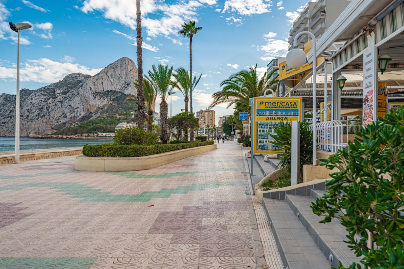 Exceptional investment facing the sea: Restaurant for sale on the Paseo de Calpe.