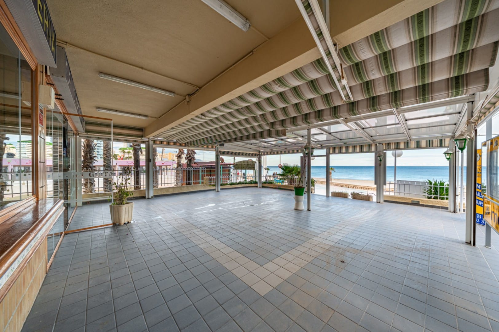 Exceptional investment facing the sea: Restaurant for sale on the Paseo de Calpe.