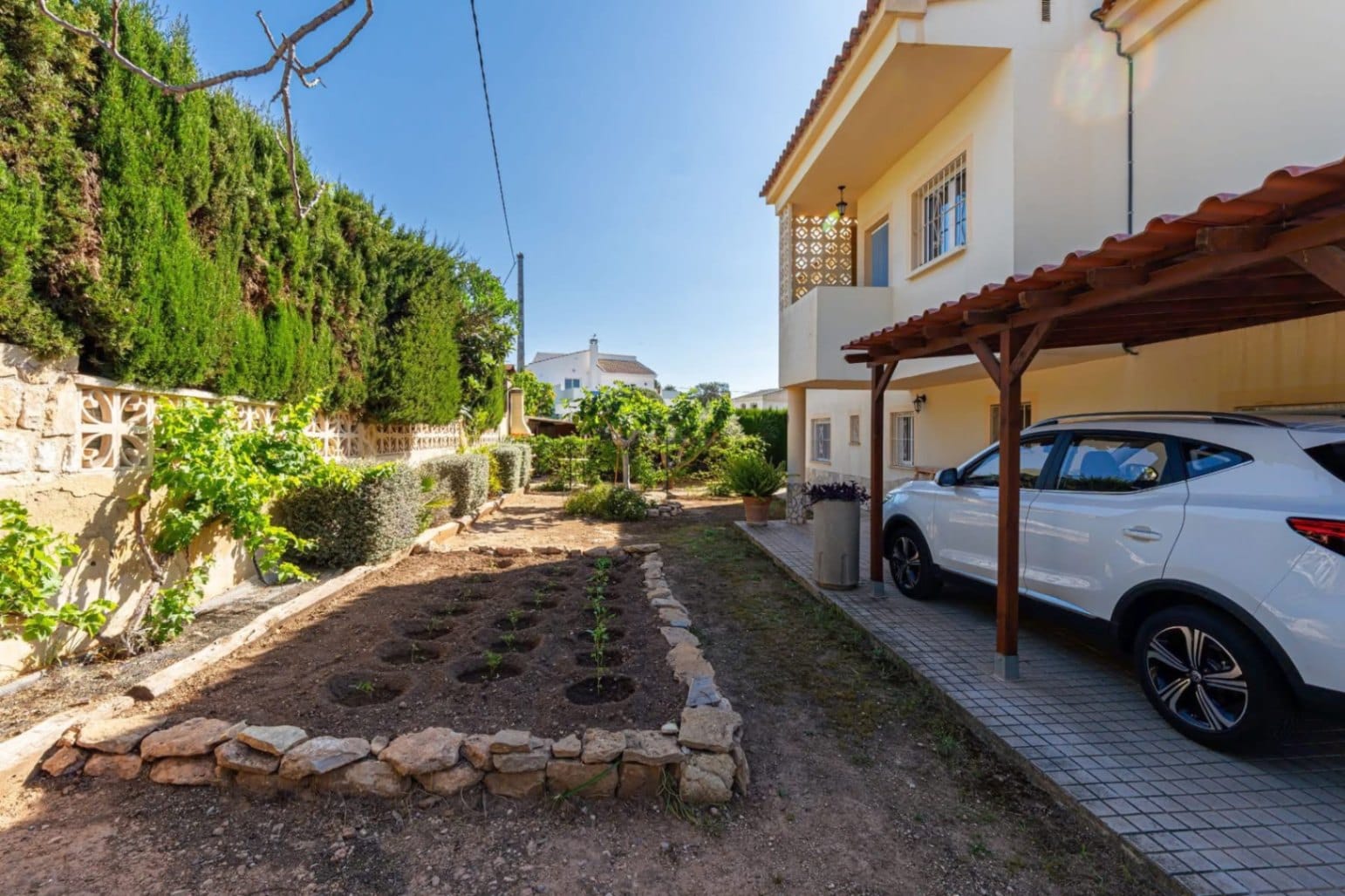 SPACIOUS RENOVATED VILLA IN LA NUCIA WITH POOL AND EXCELLENT OUTDOOR SPACES FOR SALE IN LA NUCIA