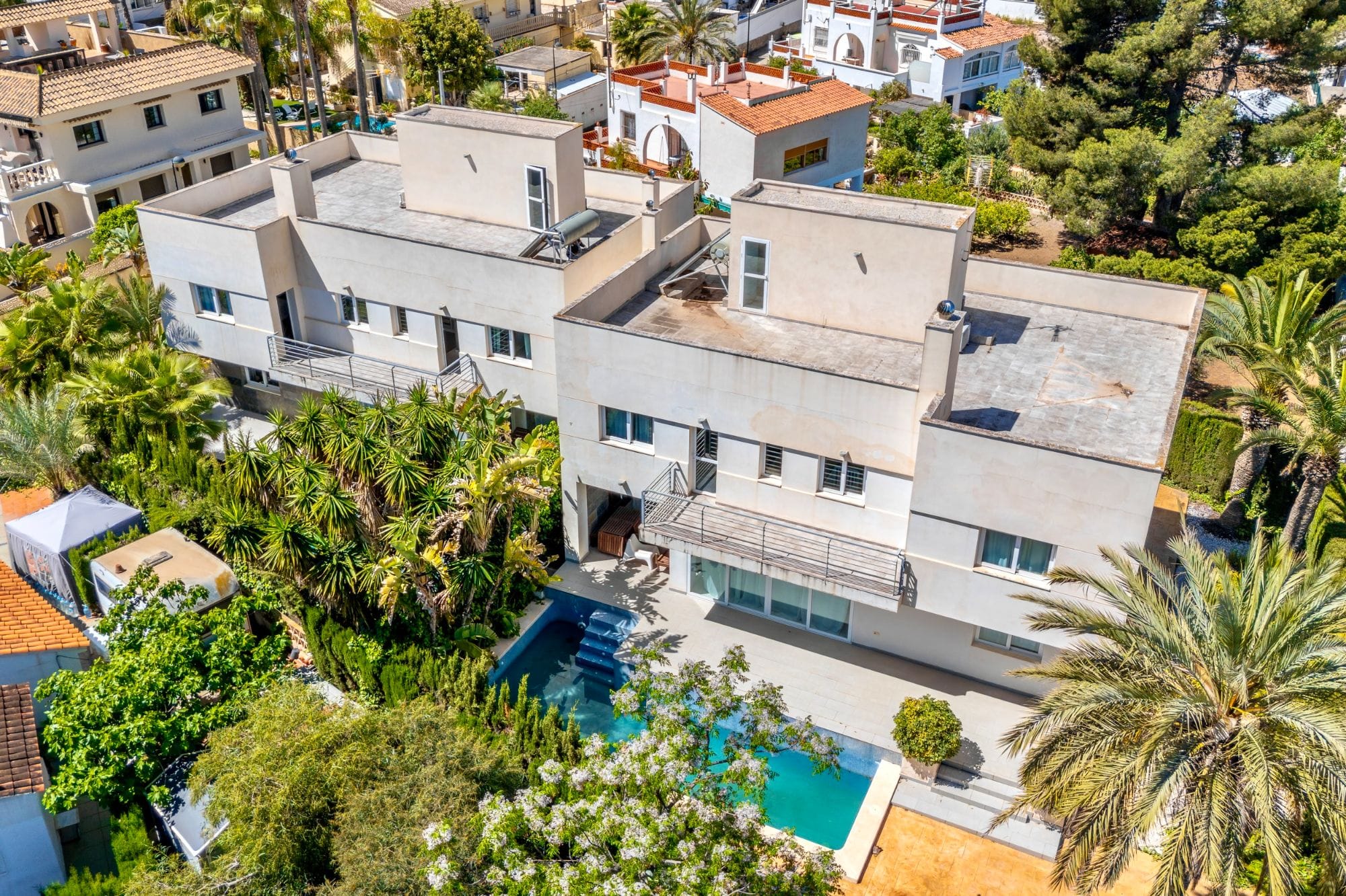 Elegant 4-bedroom villa for sale in Albir - Prime location with mountain views.